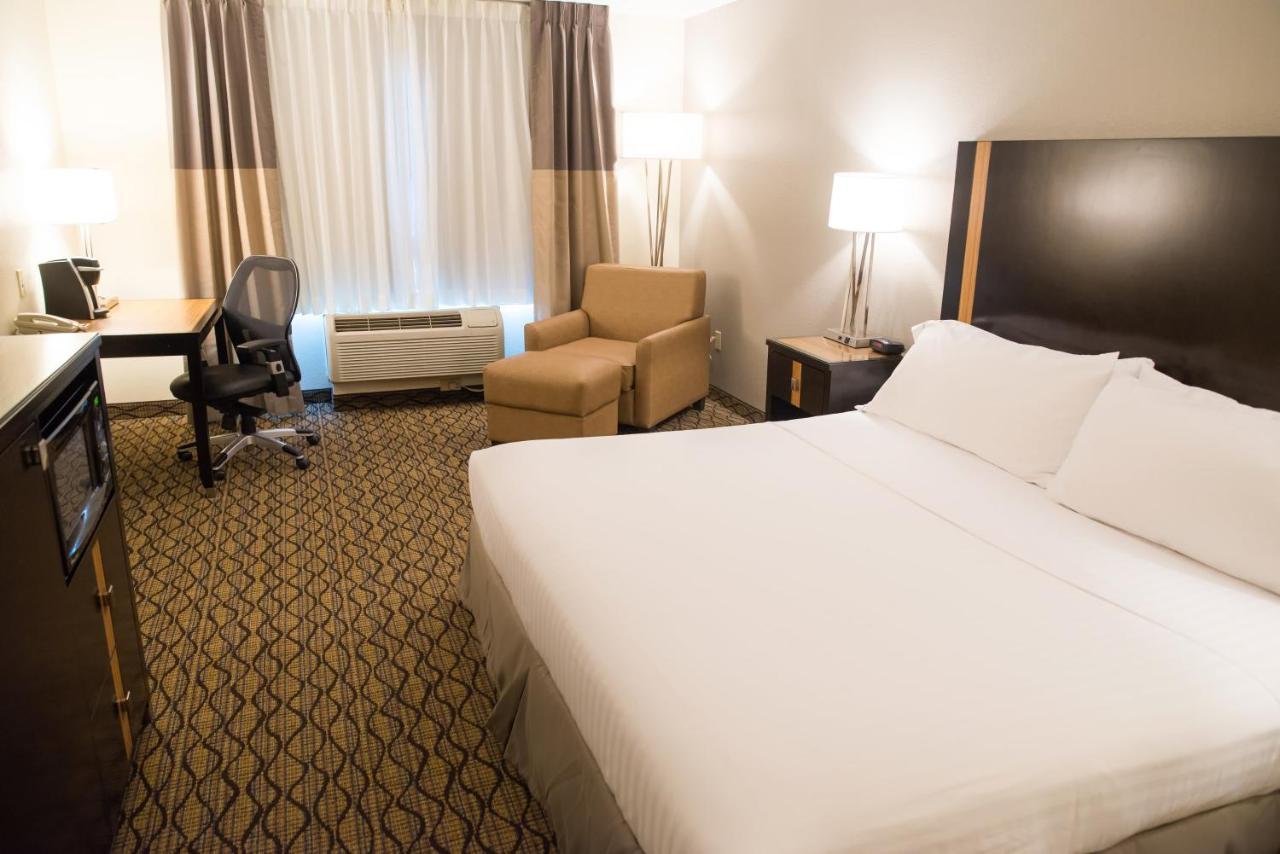 Holiday Inn Express Hotel & Suites Chanhassen By Ihg Экстерьер фото
