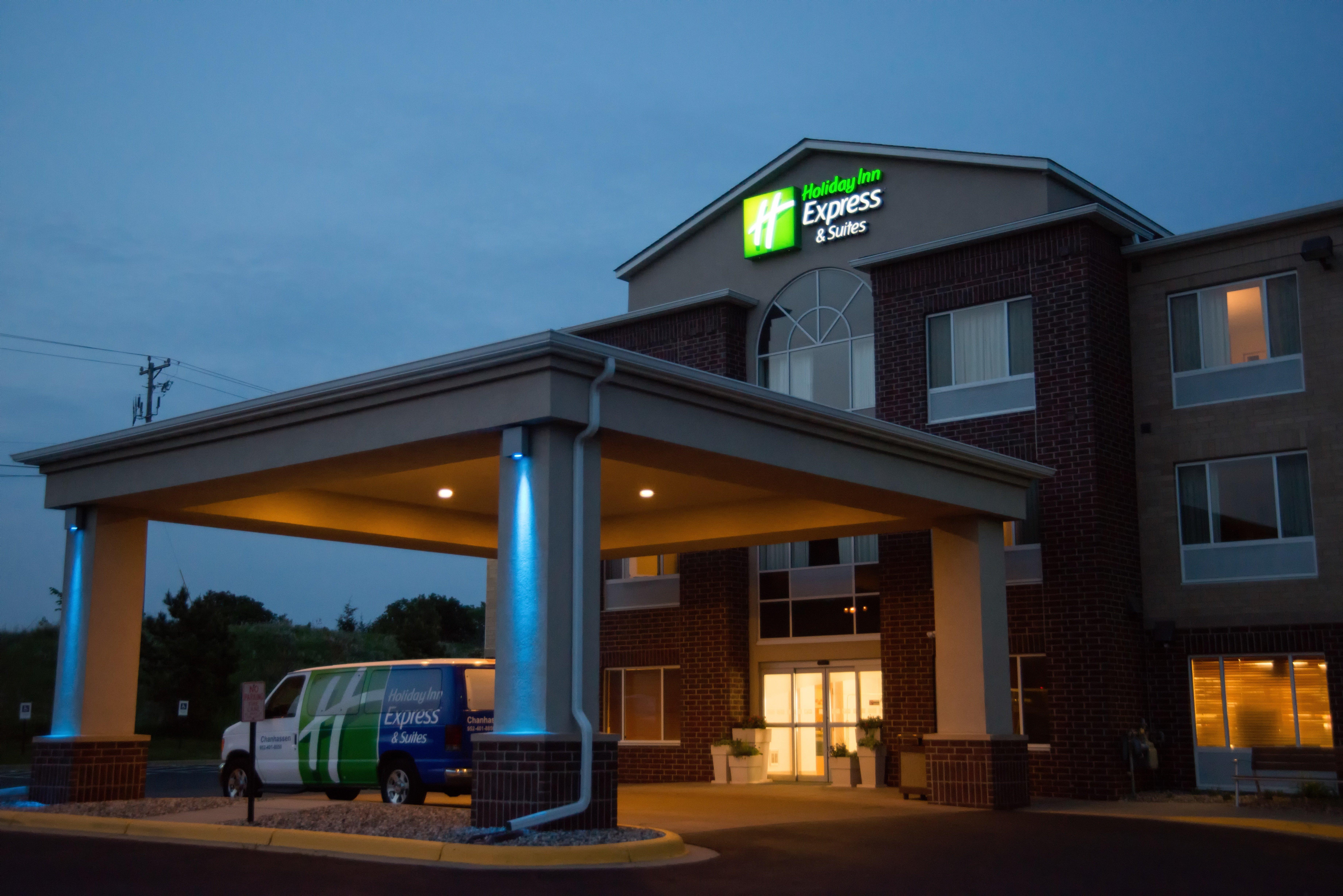 Holiday Inn Express Hotel & Suites Chanhassen By Ihg Экстерьер фото