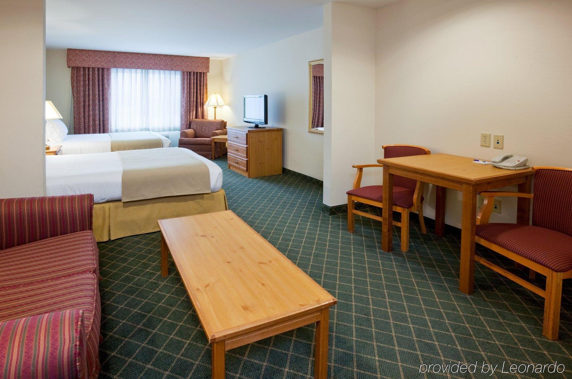 Holiday Inn Express Hotel & Suites Chanhassen By Ihg Номер фото