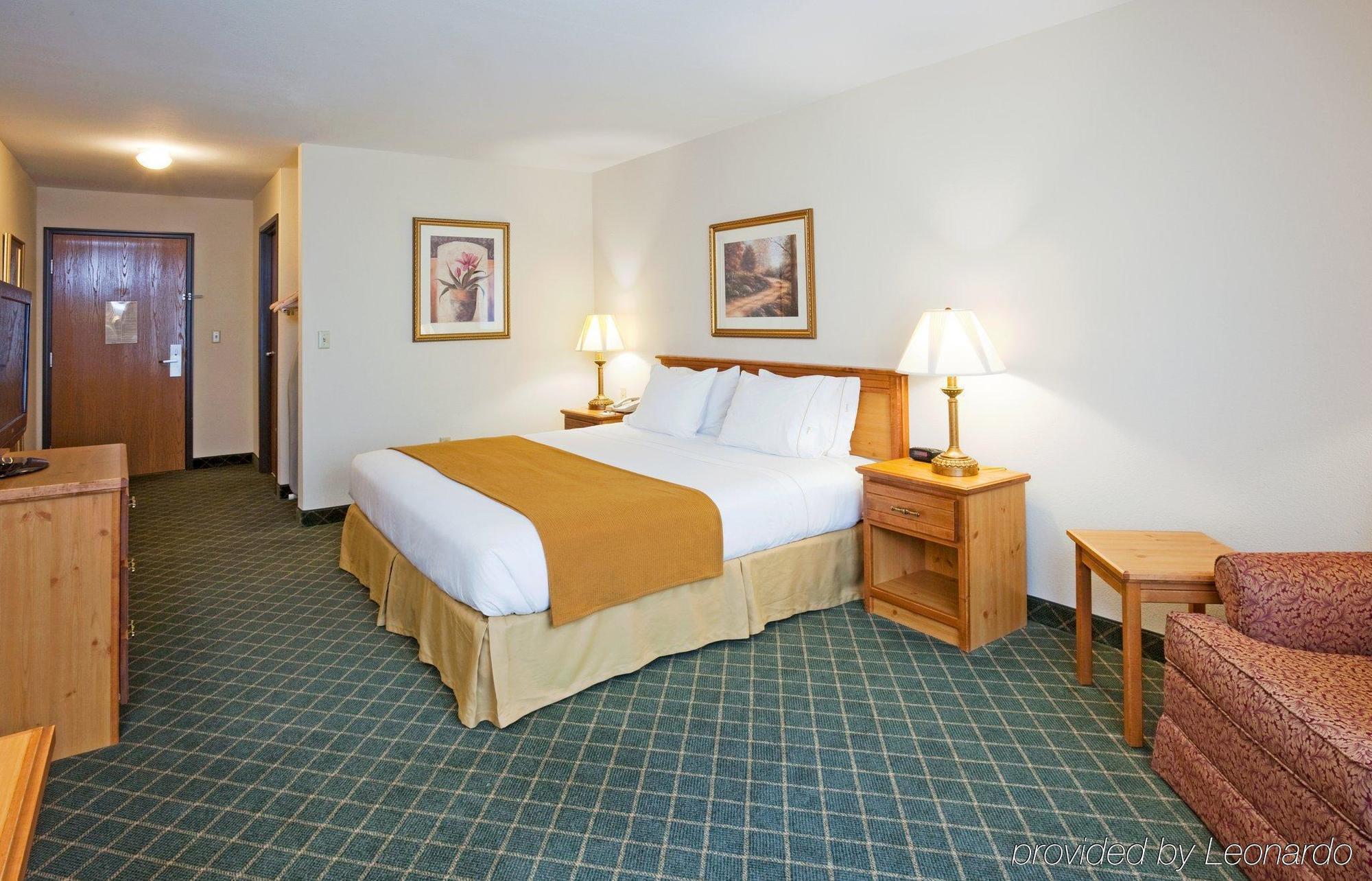 Holiday Inn Express Hotel & Suites Chanhassen By Ihg Номер фото