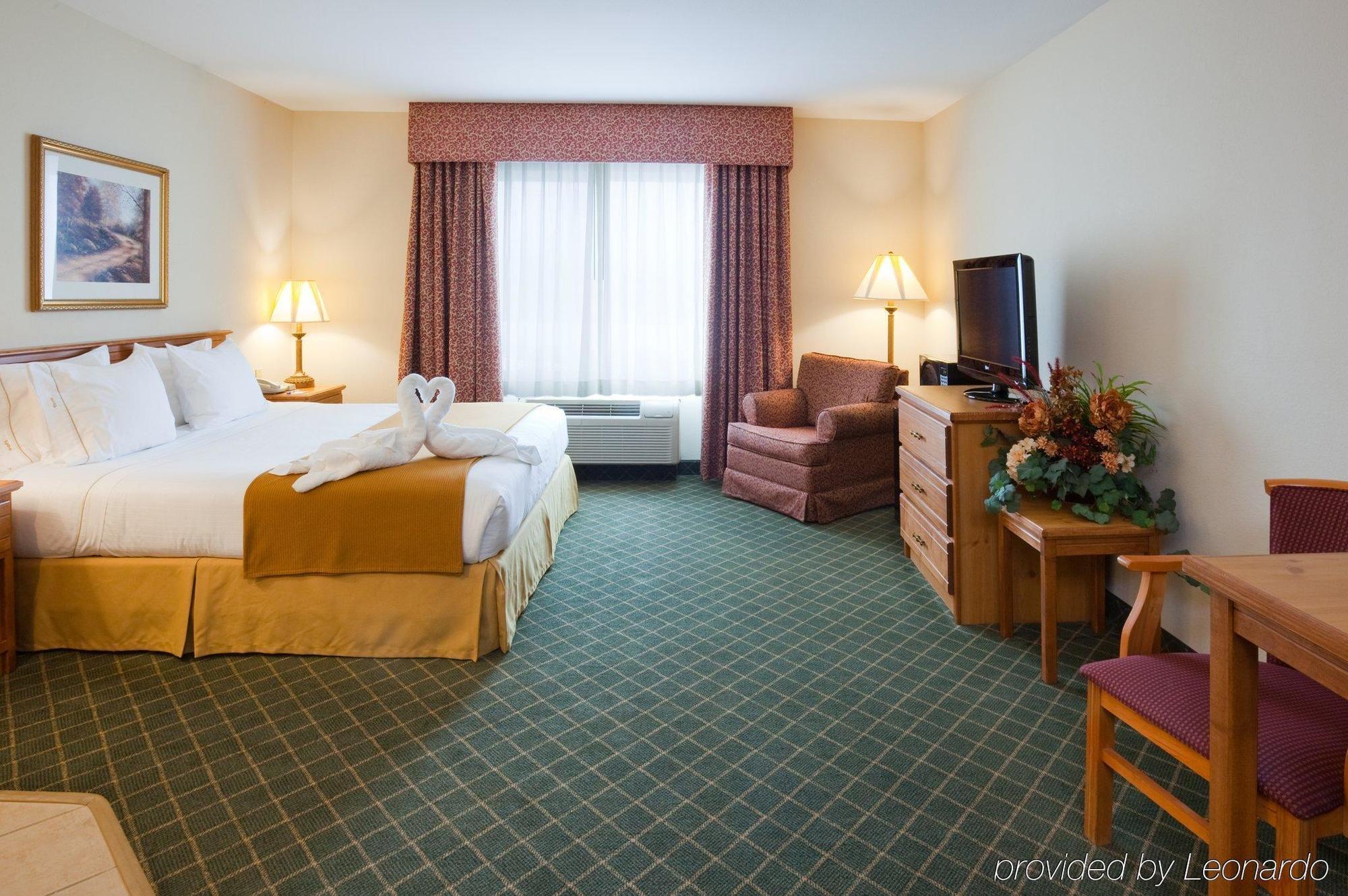 Holiday Inn Express Hotel & Suites Chanhassen By Ihg Номер фото
