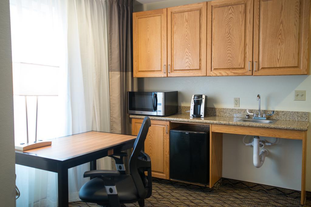 Holiday Inn Express Hotel & Suites Chanhassen By Ihg Экстерьер фото